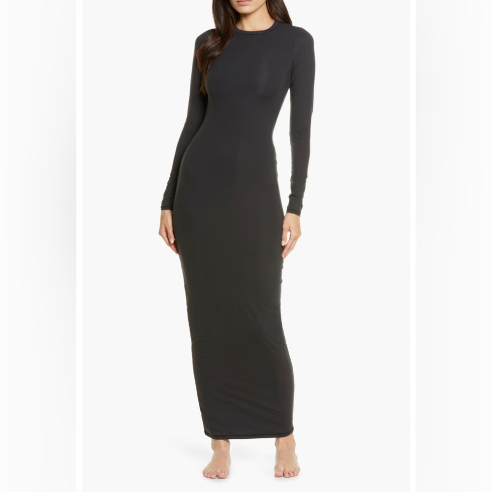 NWT black skims fits everybody dress size M